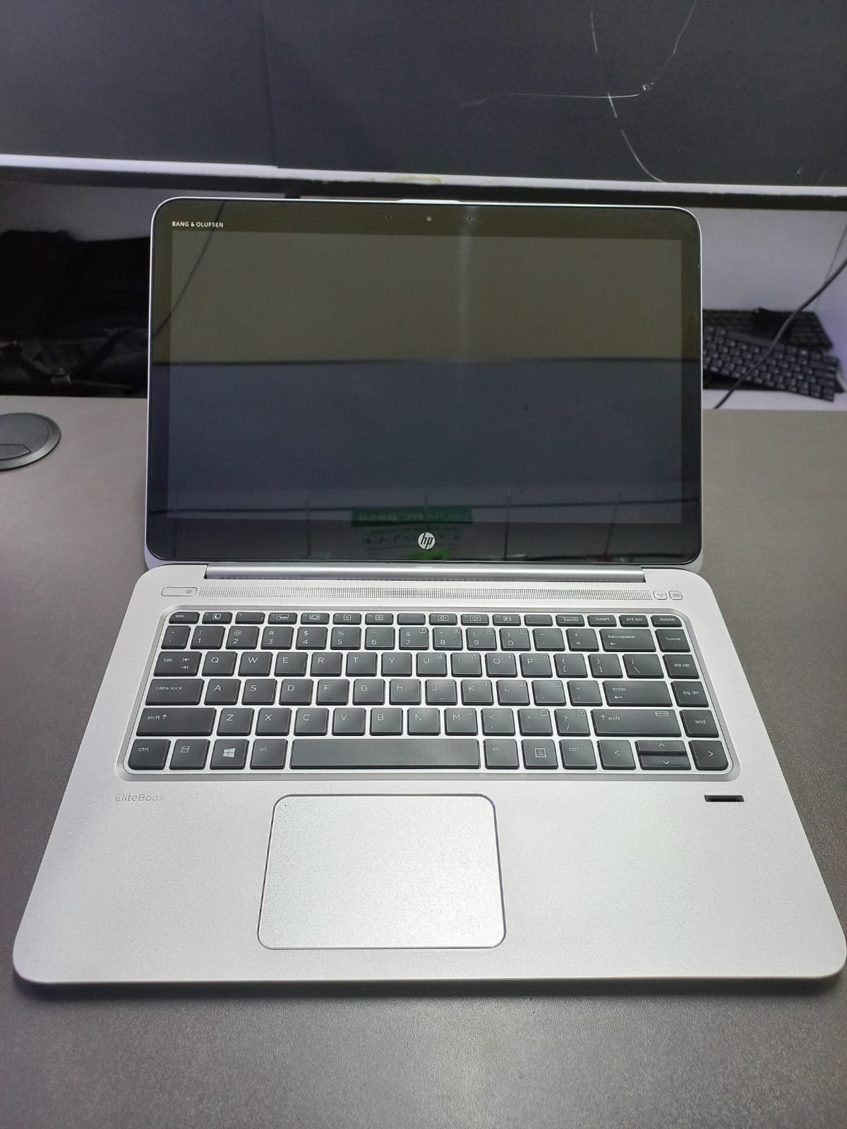 New Hp Elitebook 1040 g3 Intel core i7 6th gen 16gb ram 512gb ssd 2.6ghz speed Touchscreen and backlit